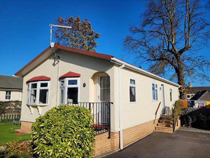 2 Bedroom Park Home For Sale In New Orchard Park, Littleport, CB6