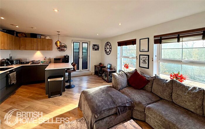 2 Bedroom Flat For Sale In Commercial Road, Poole, Dorset, BH14