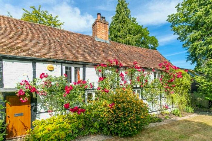 3 Bedroom Cottage To Rent In The Row, Wotton Underwood, HP18