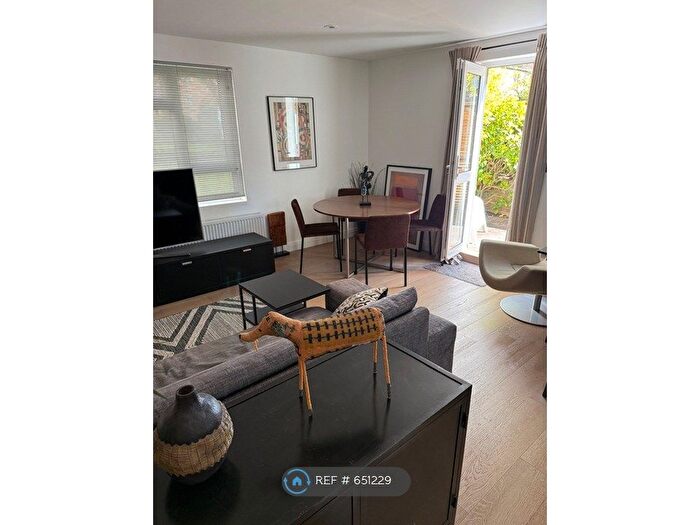 1 Bedroom Flat To Rent In Buckingham Close, London, W5