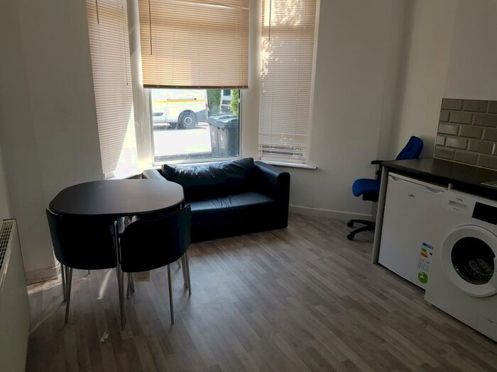 1 Bedroom Flat To Rent In Claude Road, Cardiff, CF24