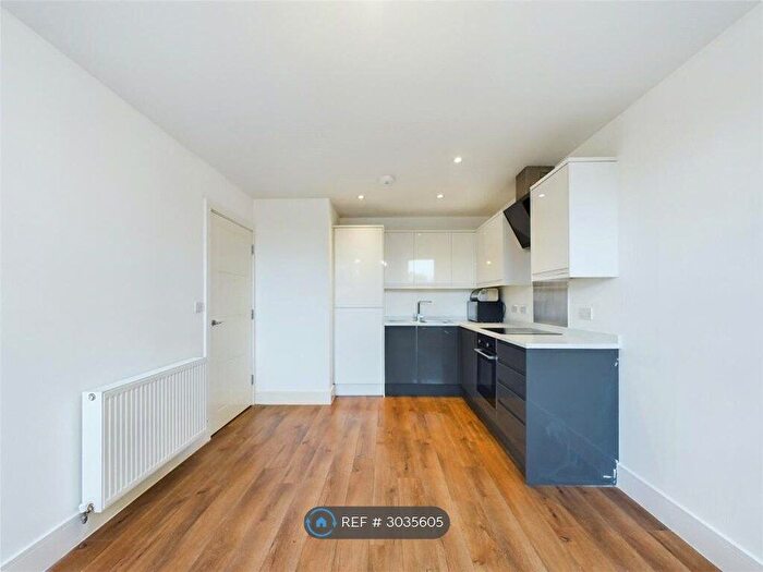 1 Bedroom Flat To Rent In Mercury Gardens, Romford, RM1