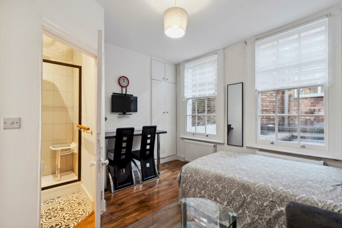 Flat To Rent In Unit, A Essex Road, Islington, N1