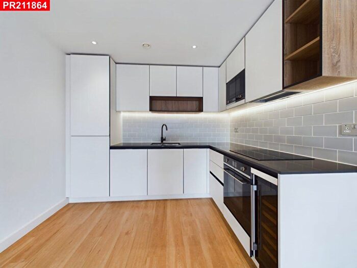 2 Bedroom Flat To Rent In Beaufort Square, Colindale, – Bedrooms Flat, NW9