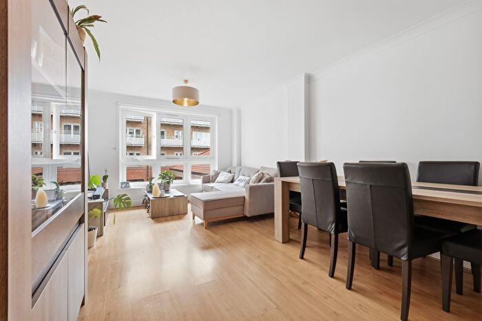 2 Bedroom Flat To Rent In New Caledonian Wharf, London, SE16