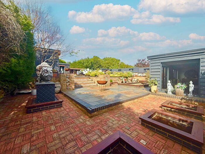 4 Bedroom Barn Conversion For Sale In Miletree Road, Heath And Reach, LU7