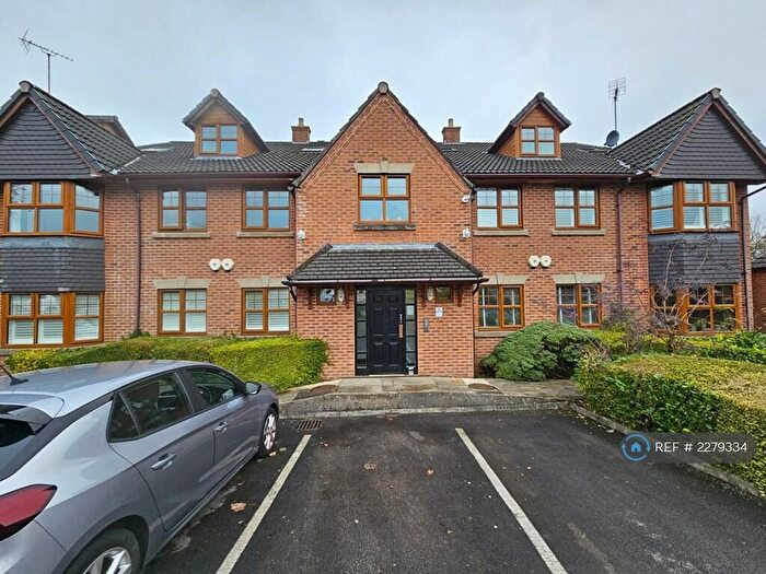 2 Bedroom Flat To Rent In Broad Lane, Rochdale, OL16