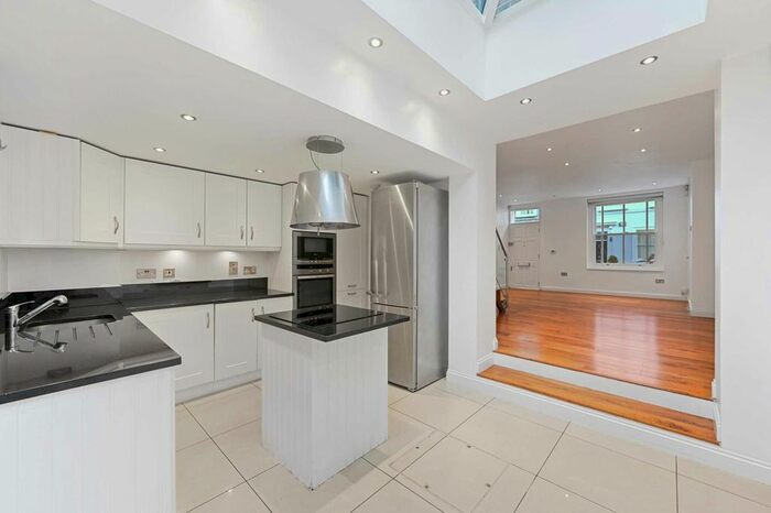3 Bedroom Semi-Detached House To Rent In Slaidburn Street, London, SW10