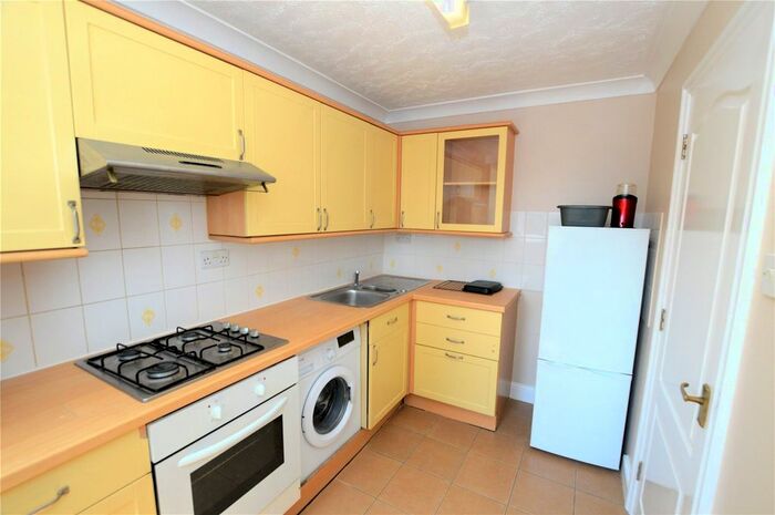2 Bedroom Flat To Rent In Cuthbert Gardens, London, SE25