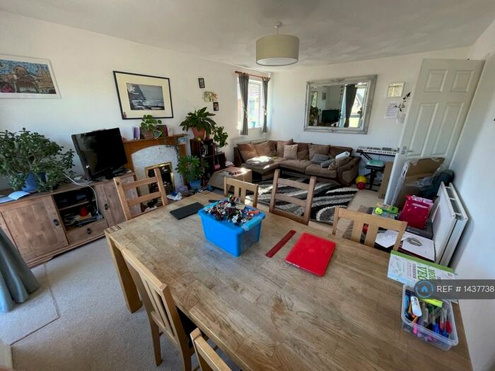 2 Bedroom Flat To Rent In Lustrells Vale, Saltdean, Brighton, BN2