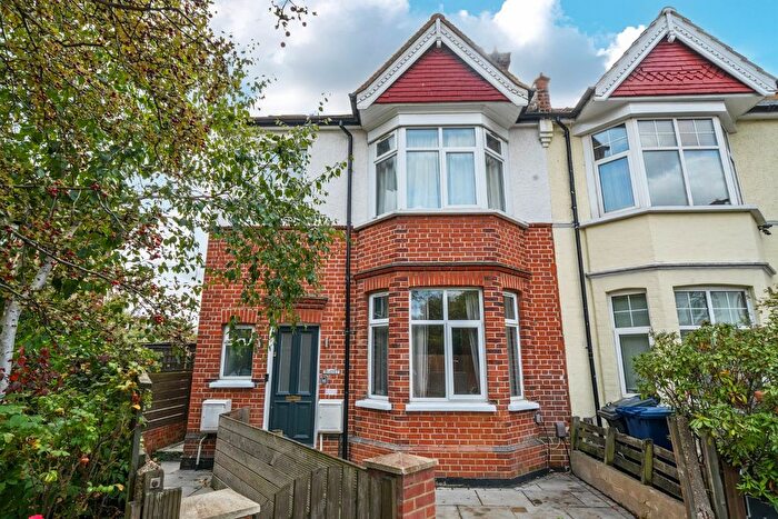 2 Bedroom Flat For Sale In Waldegrave Road, London, W5