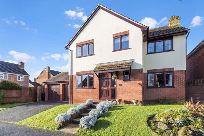 4 Bedroom Detached House For Sale In Badgers Way, Sturminster Newton, DT10