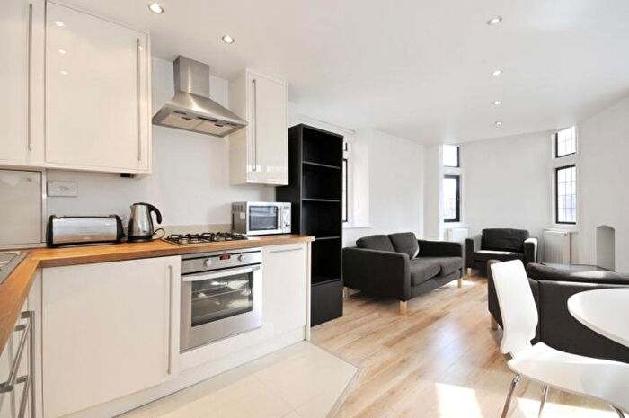 3 Bedroom Flat To Rent In Praed Street, Balmoral Apartments, W2