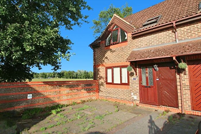 3 Bedroom End Of Terrace House For Sale In The Fieldings, Woking, GU21