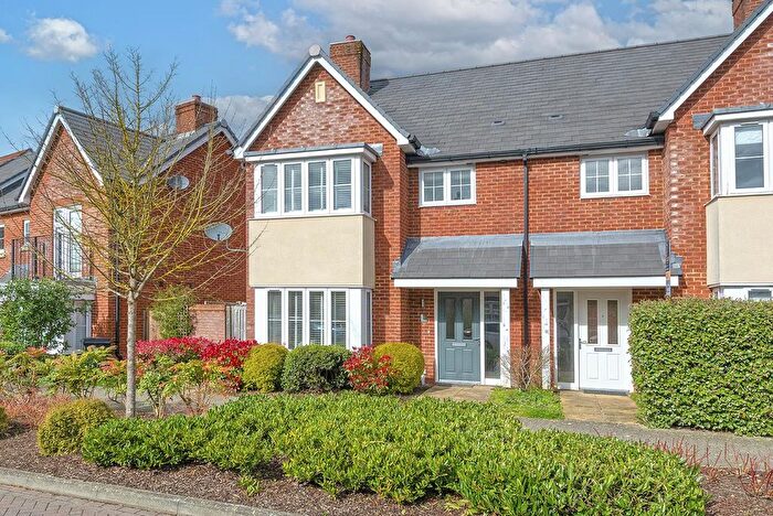 3 Bedroom Semi Detached House For Sale In Beacon Avenue, Kings Hill, West Malling, ME19