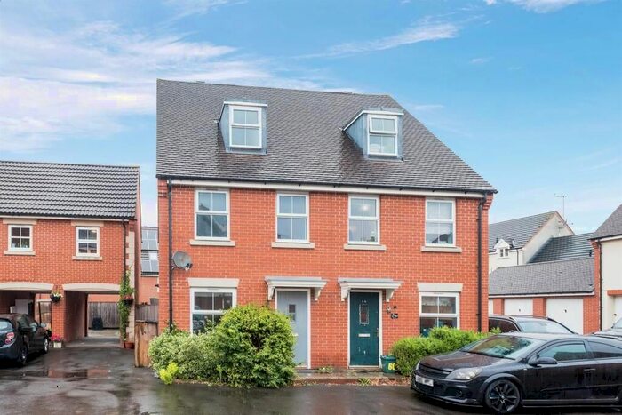 3 Bedroom Property To Rent In Dydale Road, Taw Hill, Swindon, SN25