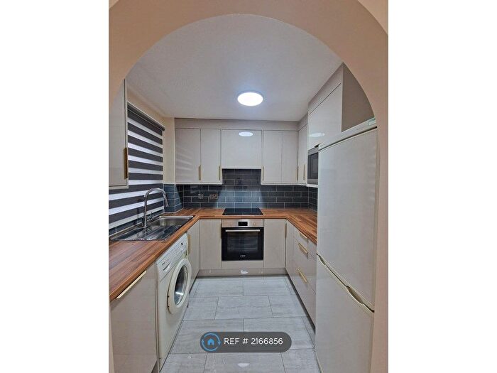 1 Bedroom Flat To Rent In Sorrel House, Hounslow, TW3