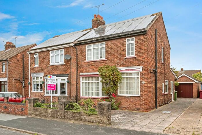3 Bedroom Semi-detached House For Sale In Lister Road, Scunthorpe, DN15