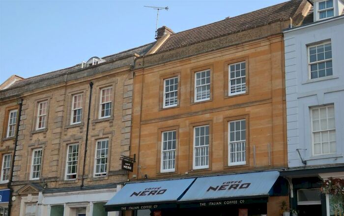 3 Bedroom Flat To Rent In High Street, Chipping Norton, OX7