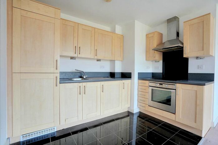 1 Bedroom Flat For Sale In Sandling Lane, Sandling Park, ME14