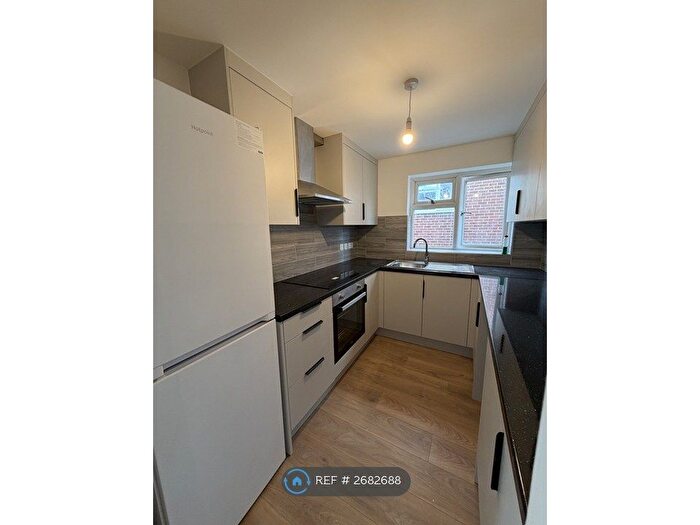 3 Bedroom Flat To Rent In Old Bedford Road, Luton, LU2
