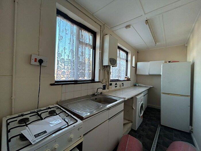 4 Bedroom Flat To Rent In Hayes, UB4