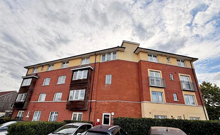 2 Bedroom Apartment For Sale In Herschell Court, Basildon, SS14