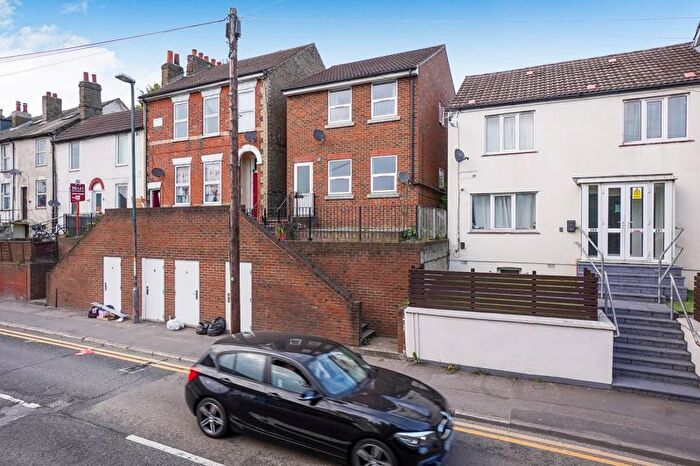 2 Bedroom Flat To Rent In Luton Road, Chatham, ME4