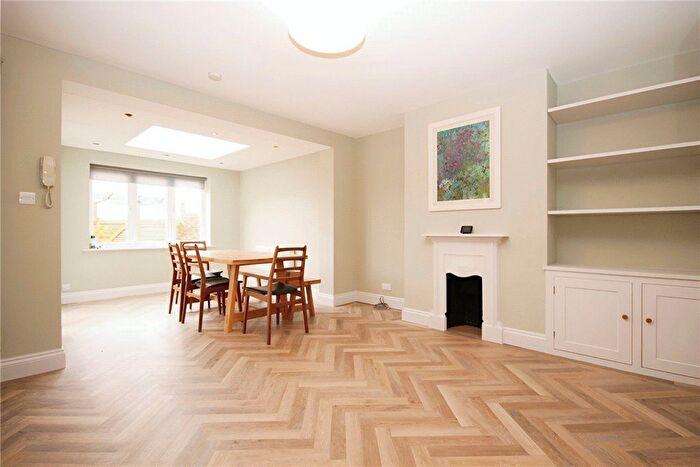 2 Bedroom Maisonette To Rent In Park Road, Guildford, Surrey, GU1
