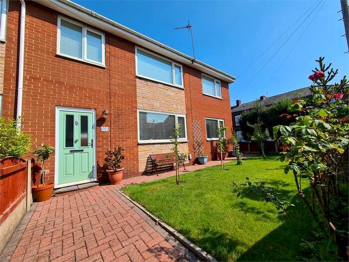 Houses for sale & to rent in M24 2LQ, Chilton Drive, East Middleton