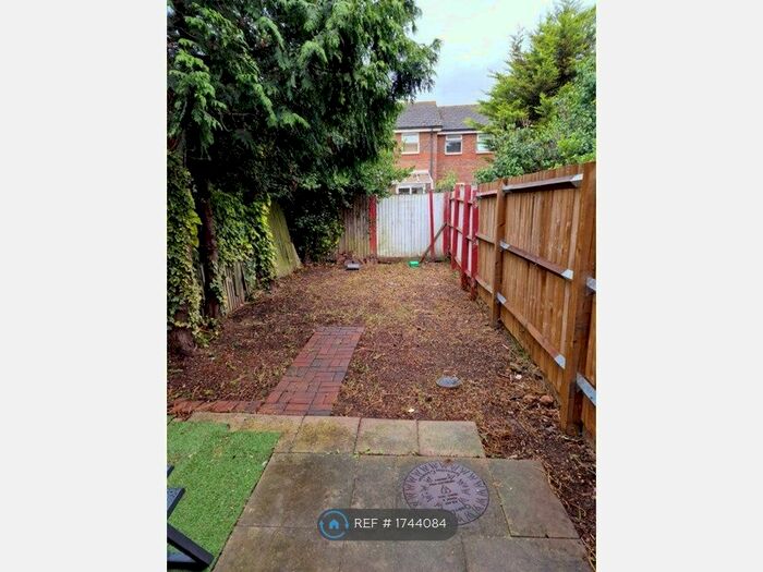 2 Bedroom End Of Terrace House To Rent In Pheasant Close, London, E16