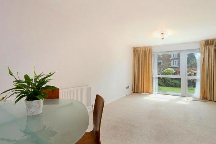 2 Bedroom Flat To Rent In Clifton Road, London, SW19