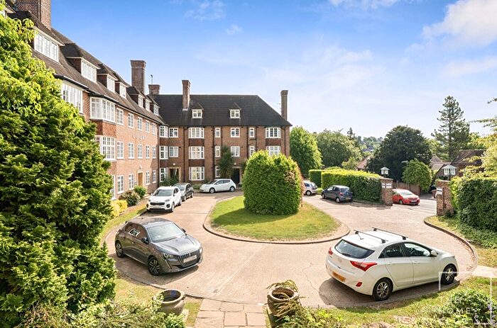 2 Bedroom Flat To Rent In Chaucer Court, Guildford, Surrey, GU2