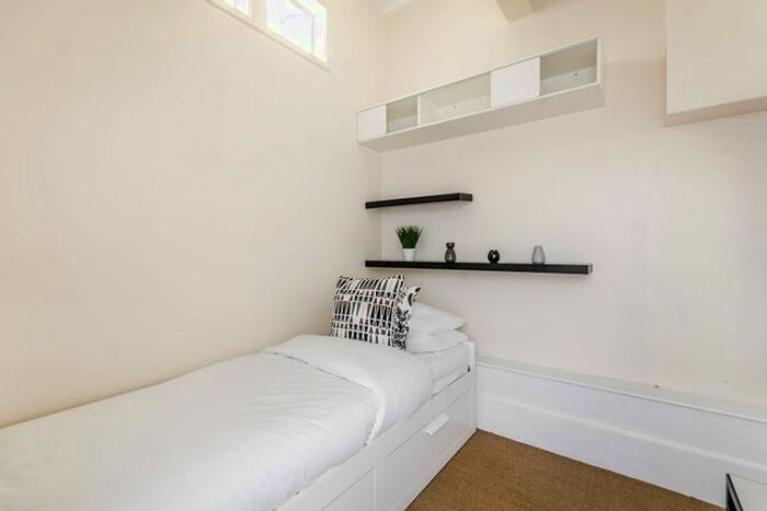 2 Bedroom Flat To Rent In Penywern Road, South Kensington, London, SW5