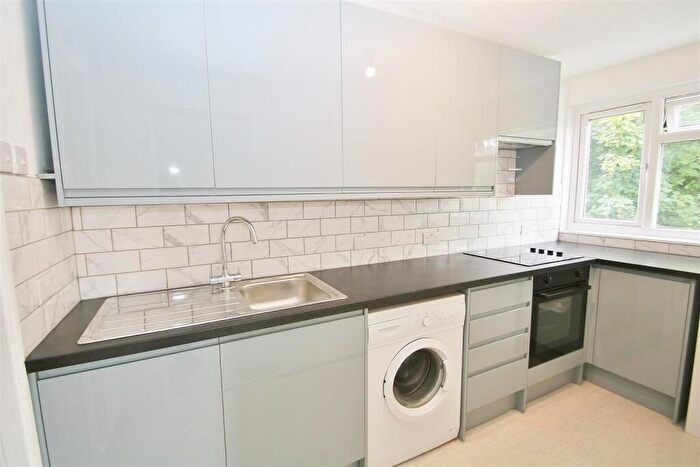 1 Bedroom Flat To Rent In Herne Road, Surbiton, CR4