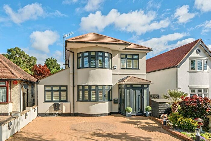 4 Bedroom Detached House For Sale In Rosewood Drive, Enfield, EN2