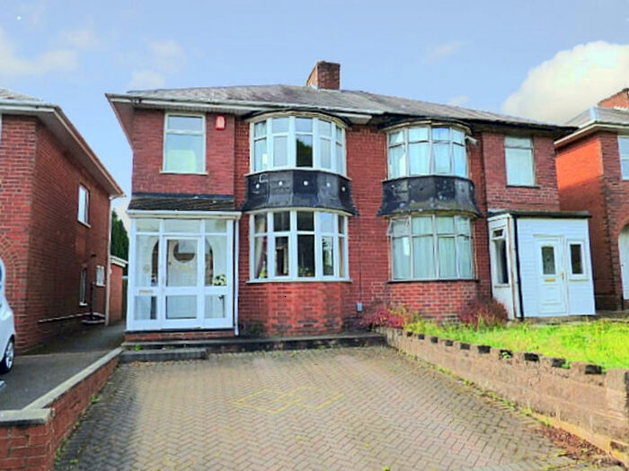 3 Bedroom Semi-Detached House To Rent In Bristol Road South, Rednal, B45