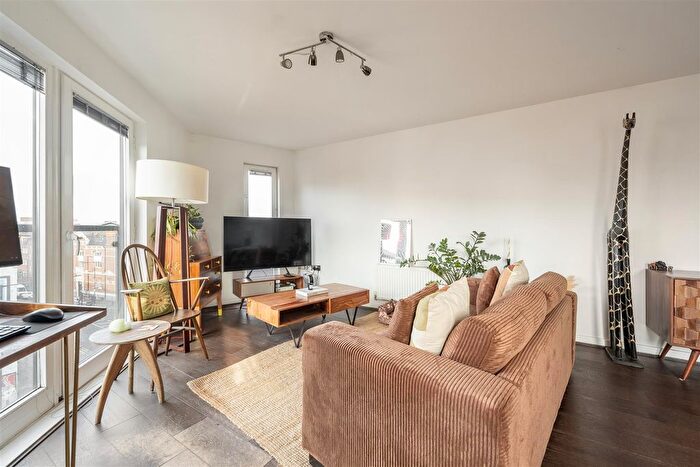 1 Bedroom Flat For Sale In Amhurst Road, Hackney, E8