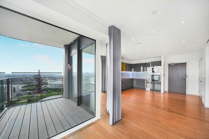 2 Bedroom Flat To Rent In Glasshouse Gardens, Cassia Point, Stratford, E20