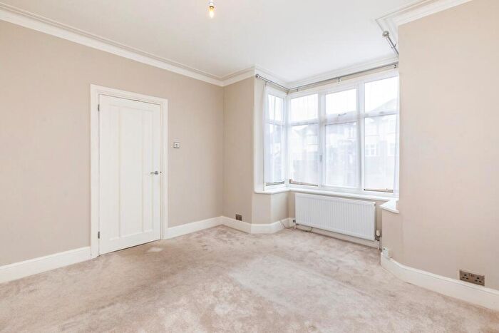 3 Bedroom Bungalow To Rent In Barnsole Road, Gillingham, ME7