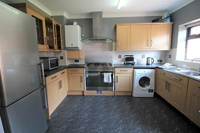 6 Bedroom Semi-Detached House To Rent In *£pppw Incl Bills + Two Free Large Papa John’s Pizzas Weekly (T+C’s Apply)* Harlaxton Drive, Lenton, NG7