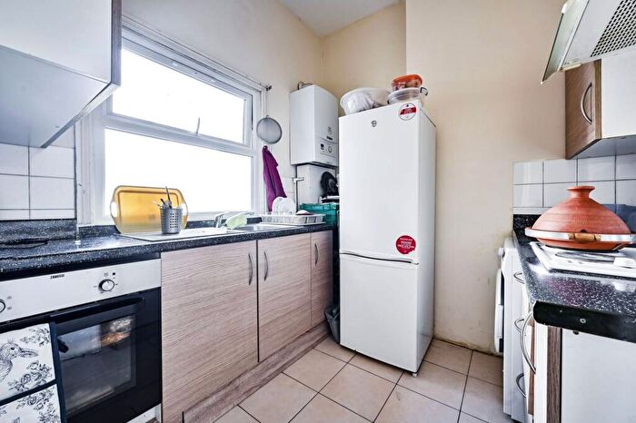 2 Bedroom Flat For Sale In Malvern Road, Maida Hill, London, NW6