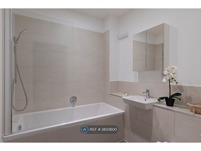1 Bedroom Flat To Rent In Castle Road, London, NW1