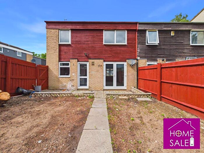 3 Bedroom End Of Terrace House For Sale In Overstone Lodge, Northampton, NN3