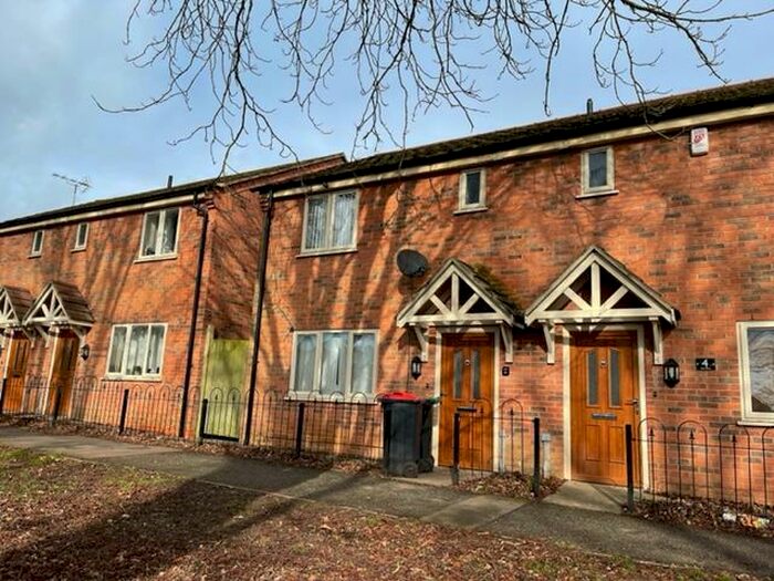 3 Bedroom House To Rent In Pilot Drive, Hucknall, Nottingham, NG15