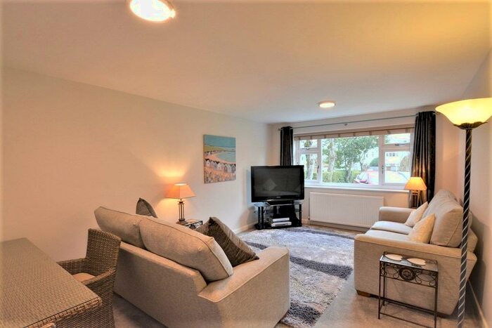 2 Bedroom Ground Flat To Rent In Westcliffe Road, Southport, Merseyside, PR8