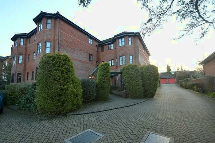 2 Bedroom Apartment To Rent In Bedroom Ground Floor Apartment In Guildford, GU1
