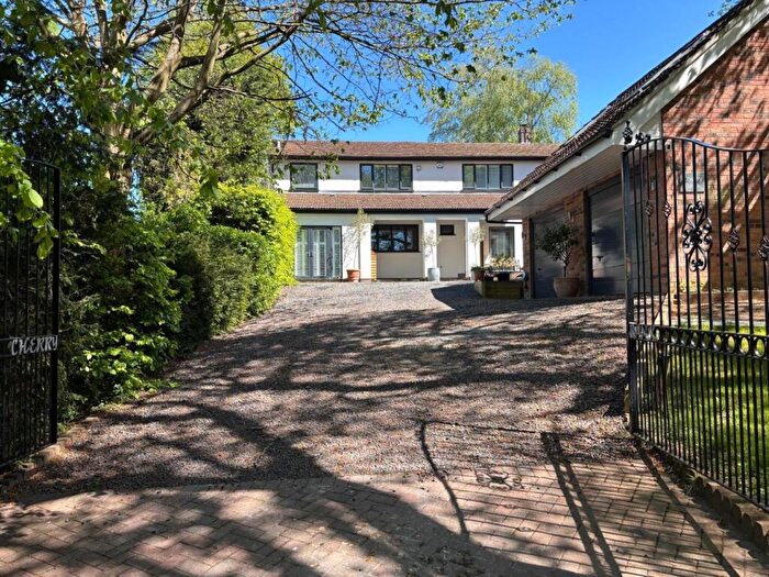 5 Bedroom Detached House For Sale In Brixworth Hall Park, Brixworth, Northamptonshire, NN6