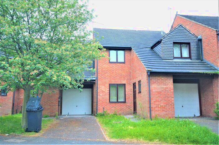5 Bedroom Semi-Detached House To Rent In Wheatley Close, London, NW4