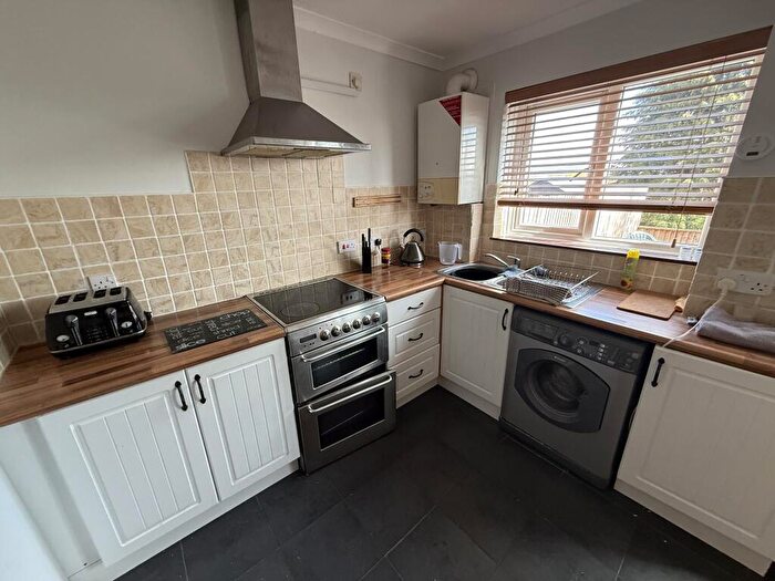 3 Bedroom Semi Detached House To Rent In Ffynnon Wen, Clydach, SA6